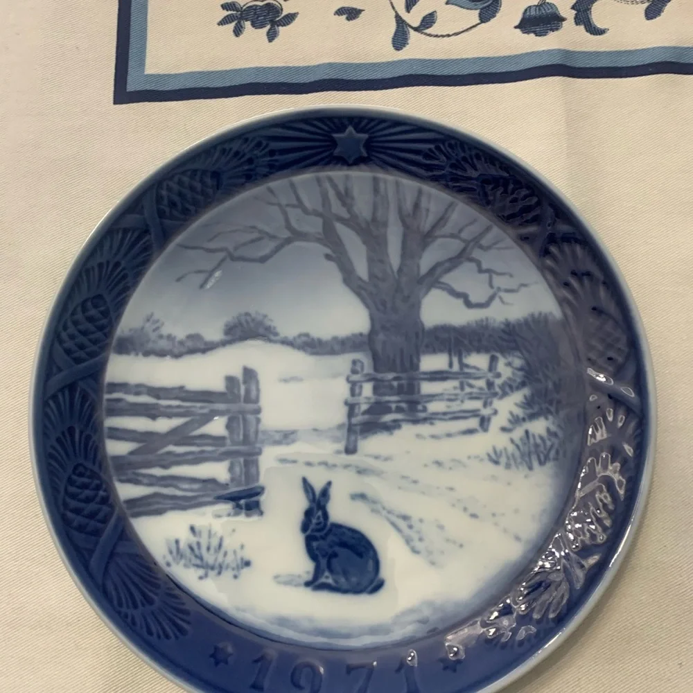 Royal Copenhagen Blue Winter Scene Plate - Picture 1 of 3